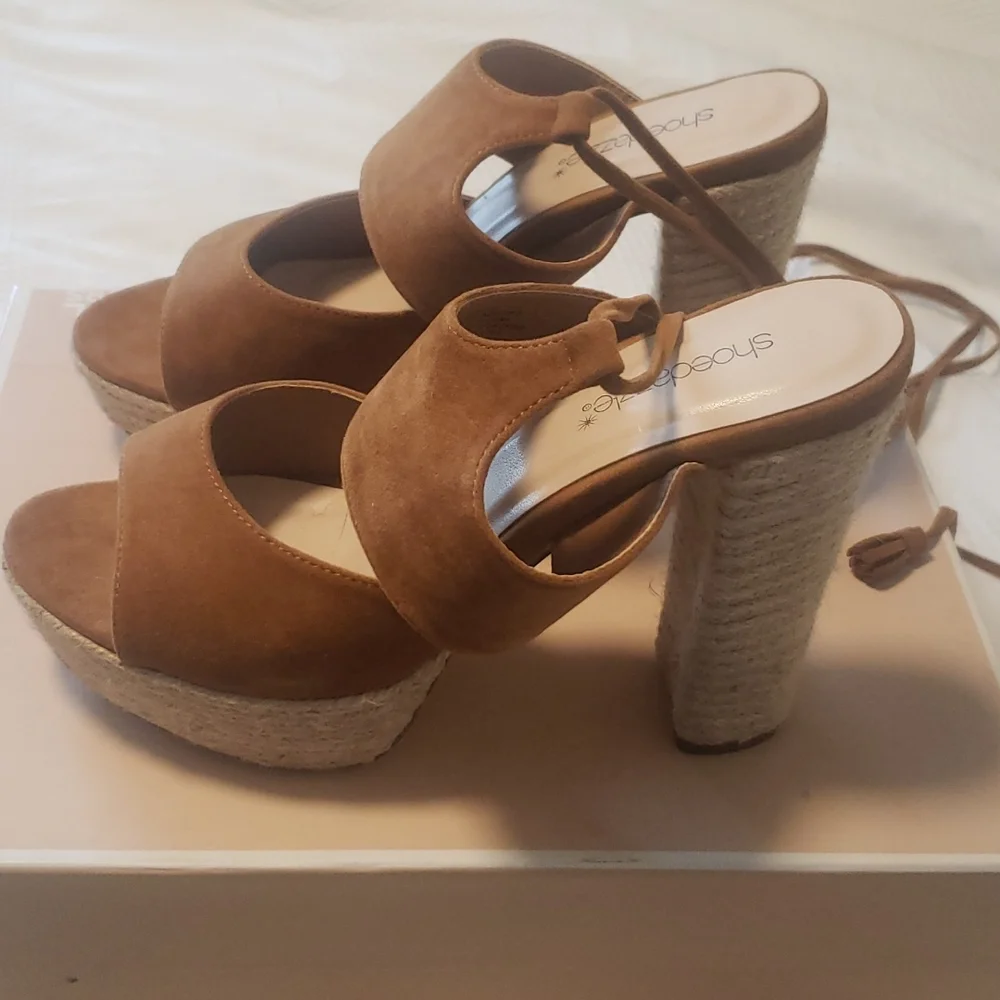 Shoedazzle Platform Heels - Picture 2 of 5